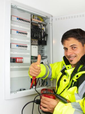 Экстренный вызов аварийного электрика