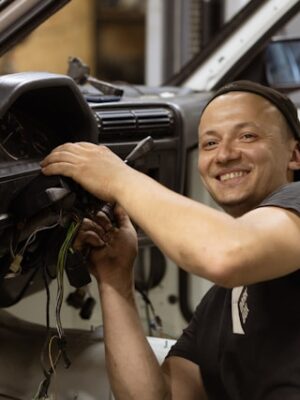 машина kato-blackmore-qcF-19BvViE Профессиональная замена сцепления рядом с вами